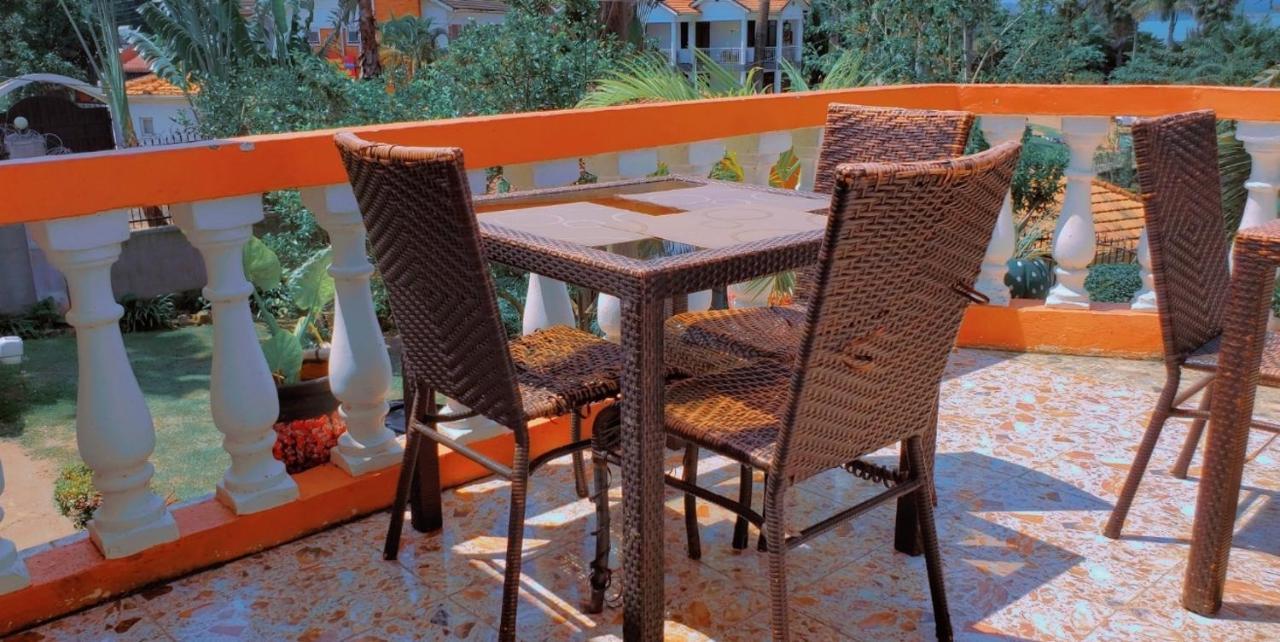 La Feve Beach Bed And Breakfast Entebbe Энтеббе Экстерьер фото