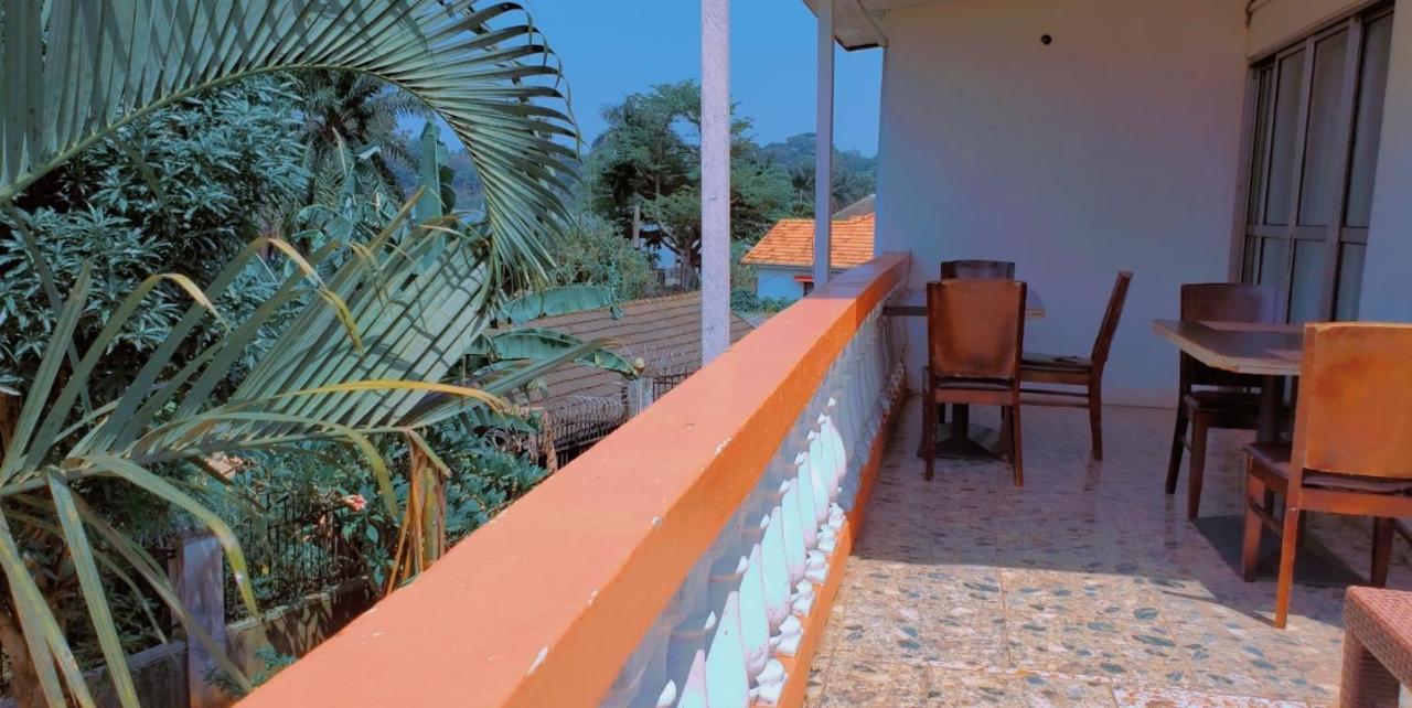 La Feve Beach Bed And Breakfast Entebbe Энтеббе Экстерьер фото