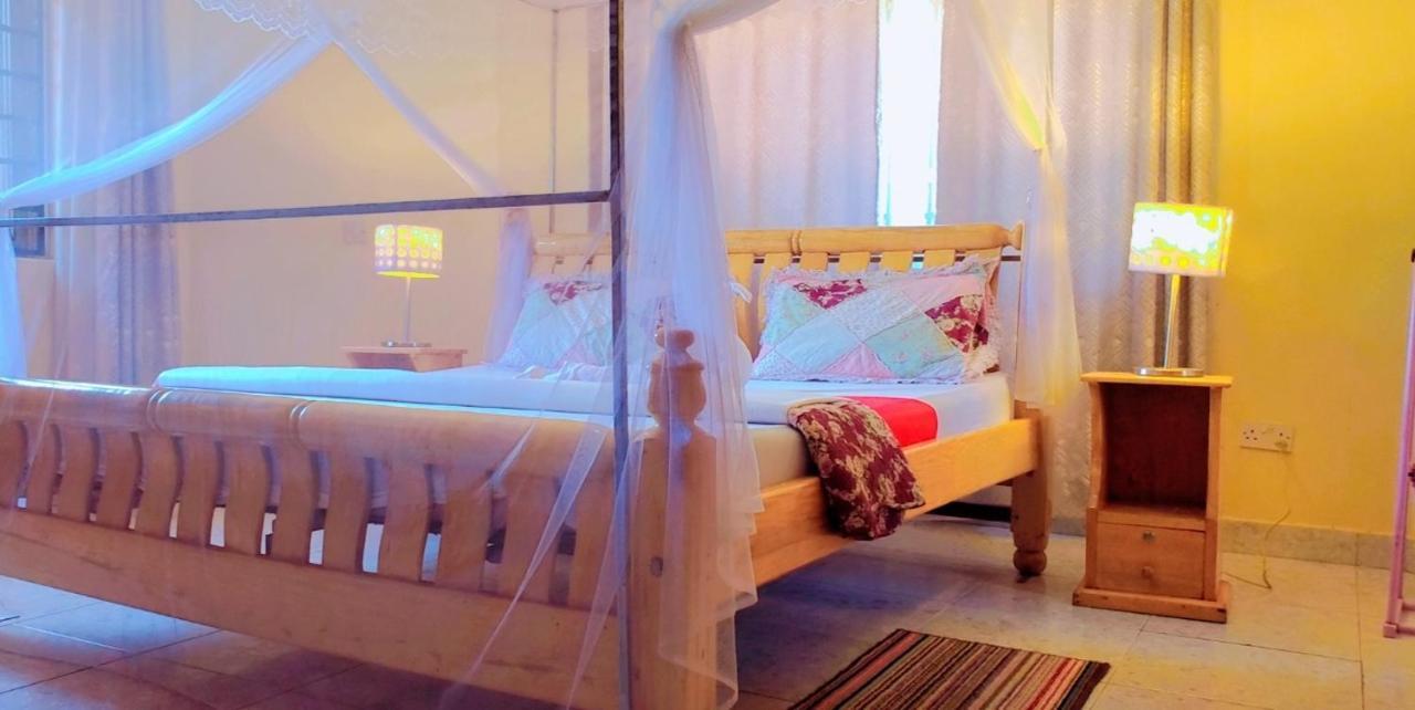 La Feve Beach Bed And Breakfast Entebbe Энтеббе Экстерьер фото