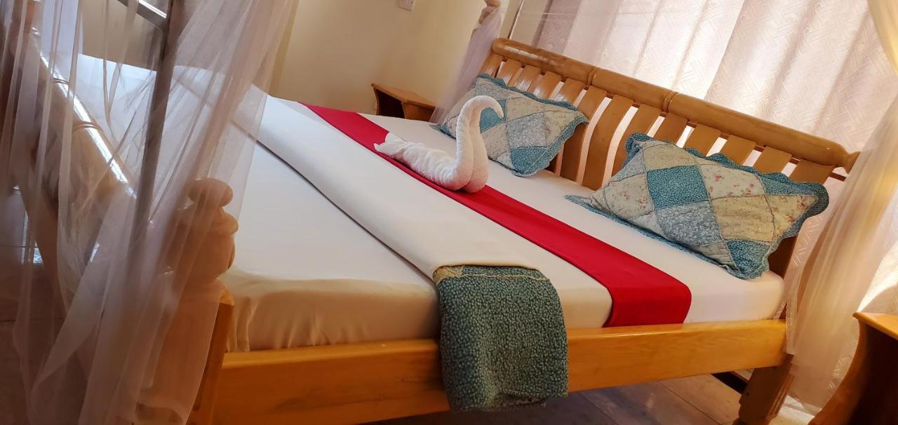 La Feve Beach Bed And Breakfast Entebbe Энтеббе Экстерьер фото