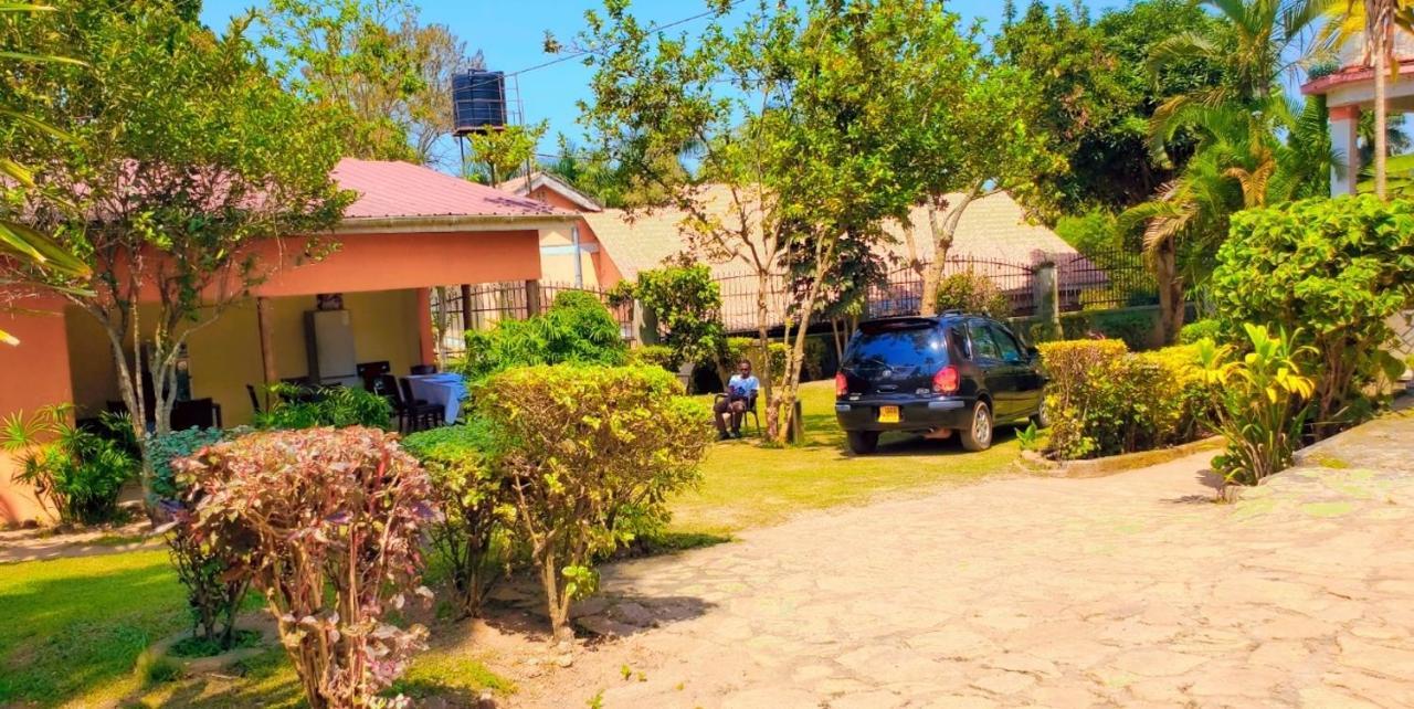 La Feve Beach Bed And Breakfast Entebbe Энтеббе Экстерьер фото