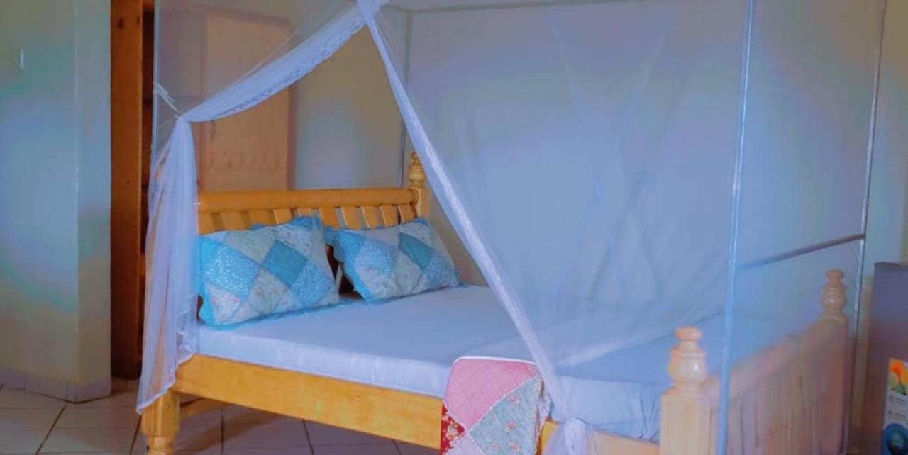 La Feve Beach Bed And Breakfast Entebbe Энтеббе Экстерьер фото