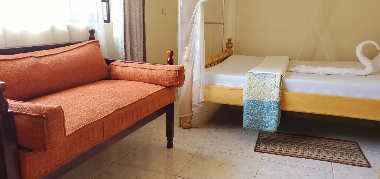 La Feve Beach Bed And Breakfast Entebbe Энтеббе Экстерьер фото