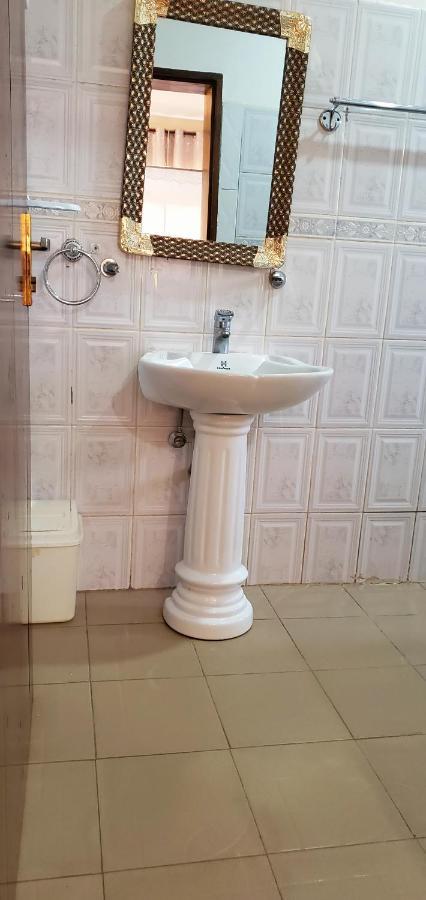 La Feve Beach Bed And Breakfast Entebbe Энтеббе Экстерьер фото
