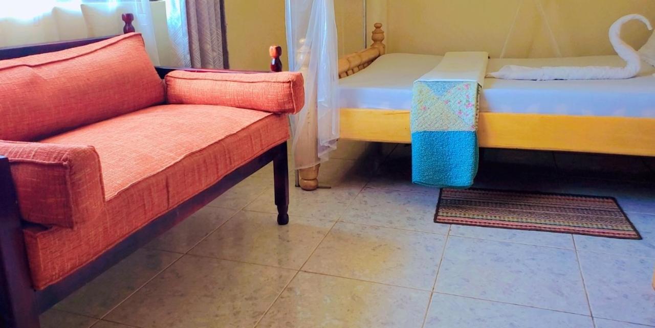 La Feve Beach Bed And Breakfast Entebbe Энтеббе Экстерьер фото