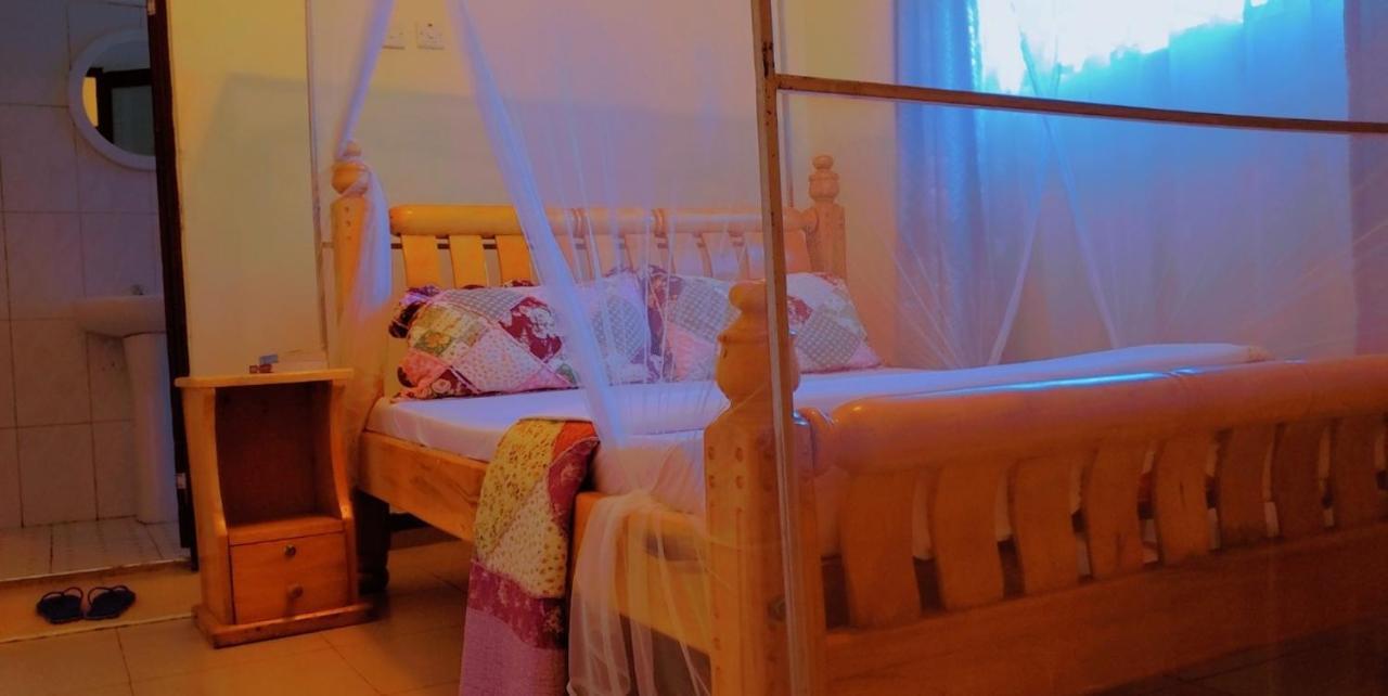 La Feve Beach Bed And Breakfast Entebbe Энтеббе Экстерьер фото