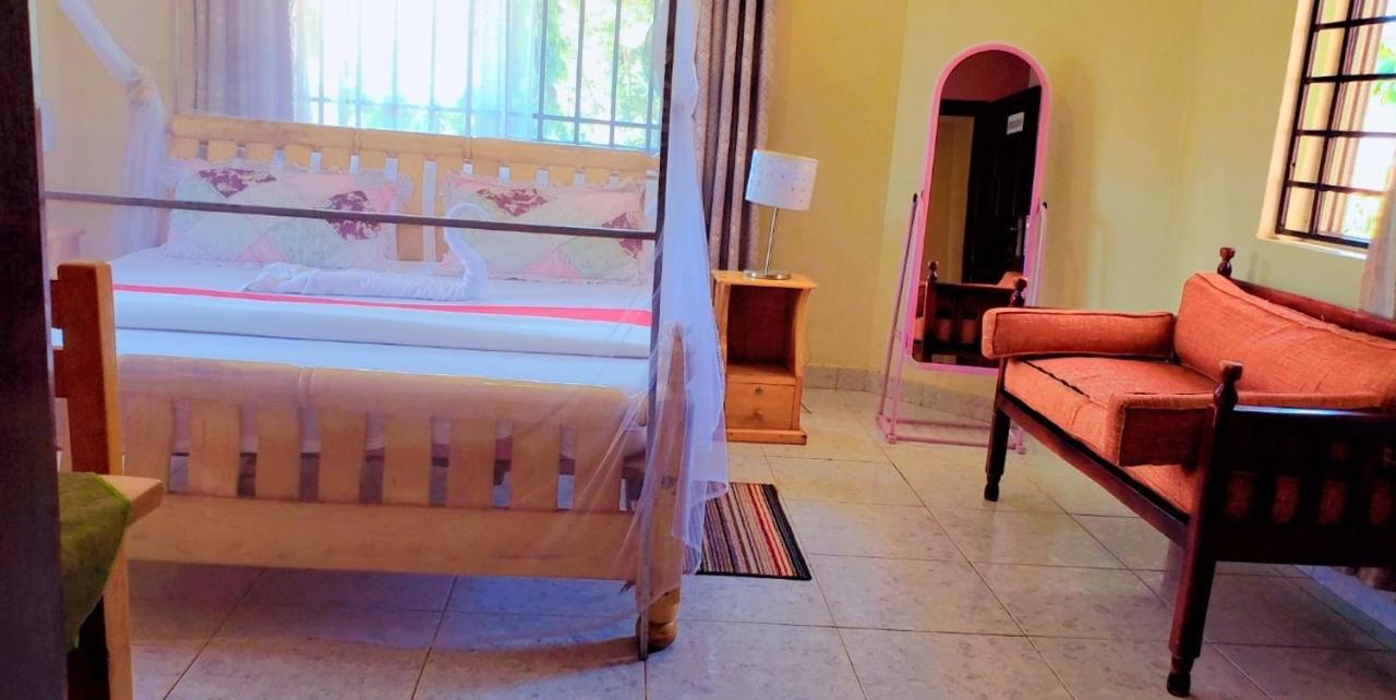 La Feve Beach Bed And Breakfast Entebbe Энтеббе Экстерьер фото