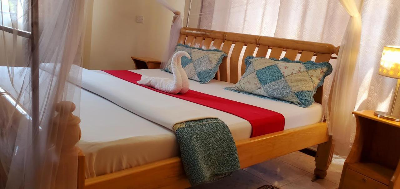 La Feve Beach Bed And Breakfast Entebbe Энтеббе Экстерьер фото