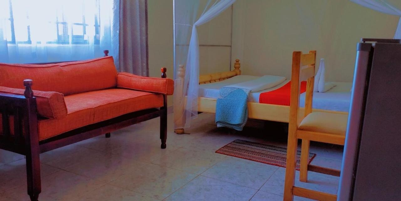 La Feve Beach Bed And Breakfast Entebbe Энтеббе Экстерьер фото