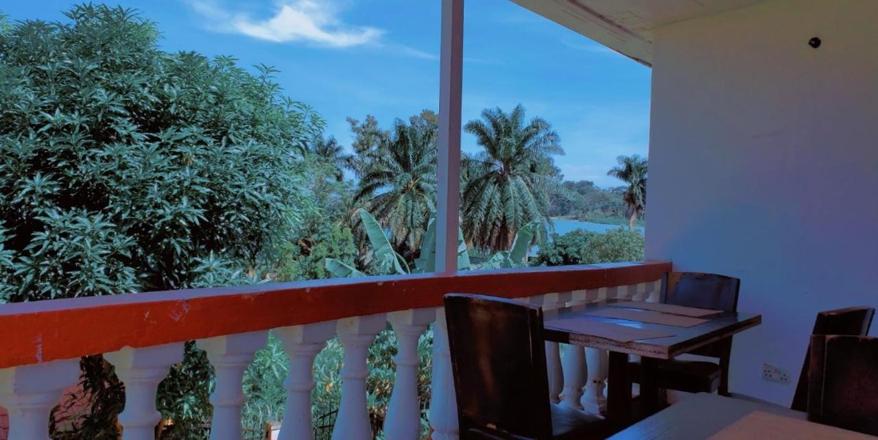 La Feve Beach Bed And Breakfast Entebbe Энтеббе Экстерьер фото