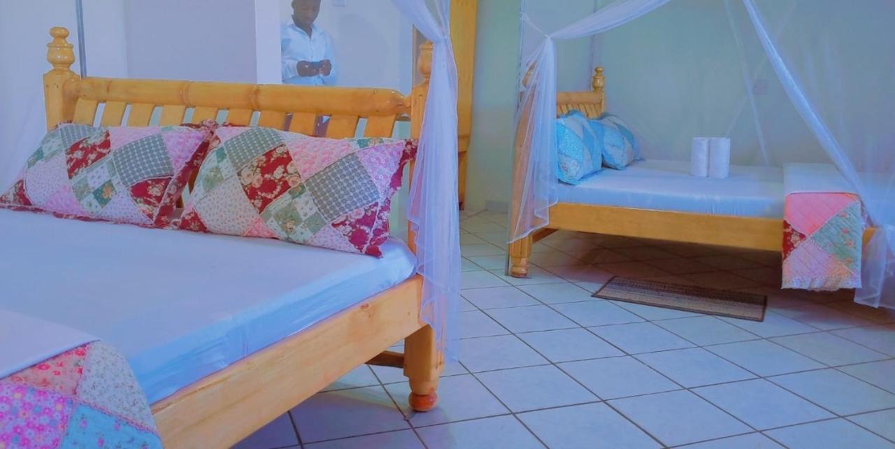 La Feve Beach Bed And Breakfast Entebbe Энтеббе Экстерьер фото