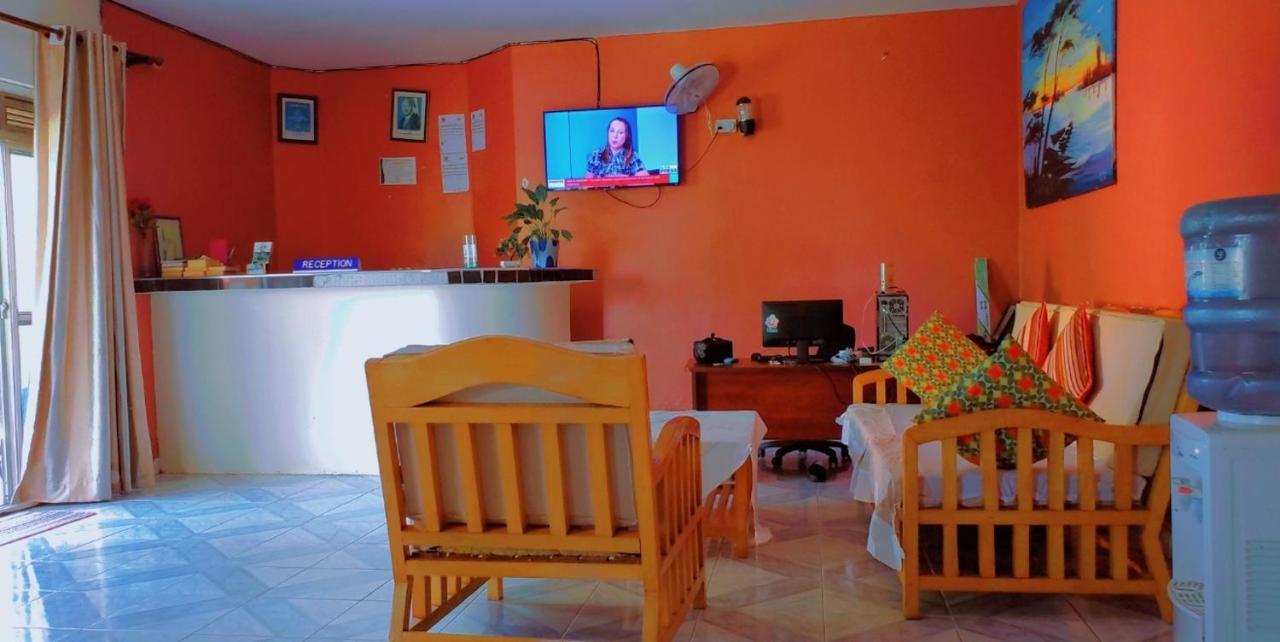 La Feve Beach Bed And Breakfast Entebbe Энтеббе Экстерьер фото